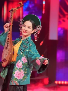 Pipa Artist Vu Dieu Thao Transforms Into Co Doi Thuong Ngan for Tet MV - image 2