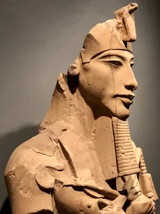 Massive Treasure Discovered Inside a 3,300-Year-Old Ancient Tomb - image 6