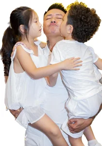 Cao Thai Son Welcomes Son While Manh Truong Daughter Charms Fans - image 4