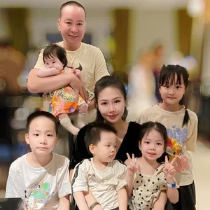 Ha Long Beauty Shares Her Inspiring Journey of Marriage and Raising Five Children - image 6