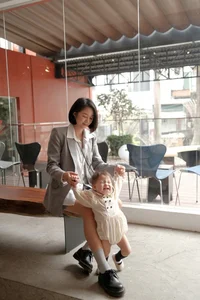Hanoi Hot Girl and Textile Conglomerate Heir Share Candid Postpartum Family Moments - image 8