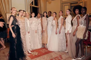 Thuy Ngan Shines as Vedette with International Models - image 8