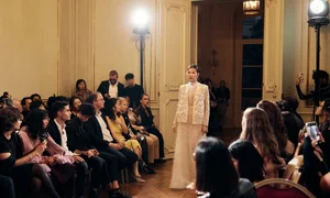 Thuy Ngan Shines as Vedette with International Models - image 9