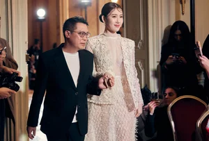 Thuy Ngan Shines as Vedette with International Models - image 10