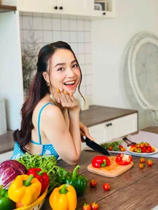Vietnamese Celeb News: Ho Ngoc Ha’s Heartfelt Comment and Binh An’s Early Career - image 13