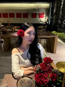 Meet the Beautiful Hot Moms of the Vietnamese Football Community - image 2