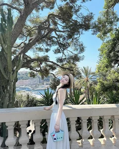 When Introverts Break the Internet: Rare Bikini Photos from a Shy Beauty - image 0