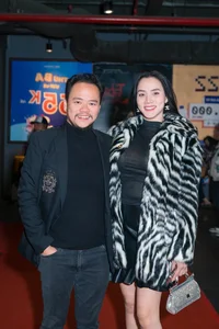 Actor Quang Tuan and Wife Linh Phi Turn Heads with Romantic Red Carpet Appearance - image 5