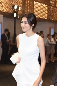 Tang Thanh Ha and Louis Nguyen's Classic 11-Year Couple Style - image 7