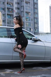 Qiu Qiu Car Stories: Urban Narrative and Sophisticated Fashion Photography - image 42