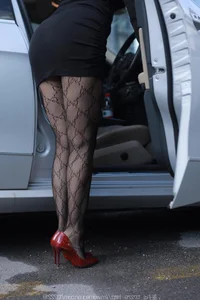 Qiu Qiu Car Stories: Urban Narrative and Sophisticated Fashion Photography - image 32