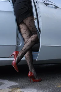 Qiu Qiu Car Stories: Urban Narrative and Sophisticated Fashion Photography - image 78