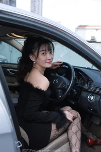 Qiu Qiu Car Stories: Urban Narrative and Sophisticated Fashion Photography - image 12