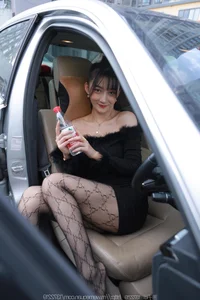 Qiu Qiu Car Stories: Urban Narrative and Sophisticated Fashion Photography - image 35