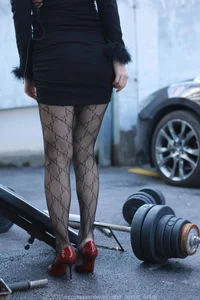 Qiu Qiu Car Stories: Urban Narrative and Sophisticated Fashion Photography - image 29