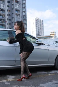 Qiu Qiu Car Stories: Urban Narrative and Sophisticated Fashion Photography - image 46