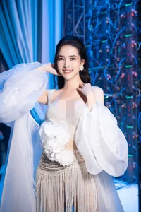 Miss Phan Thi Mo Opens Up About Career Success and Family Marriage Pressures - image 10
