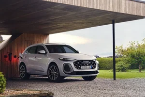 Audi Q5 PHEV Launch: Enhanced Battery Range and Premium Features - image 0