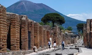 Shocking Global Treasure Vandalism: Priceless Historic Artifacts Under Attack - image 0