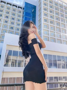 Saigon Hot Girl Thuy Han: The National Treasure Beauty and Girlfriend of Footballer Le Minh Binh - image 1