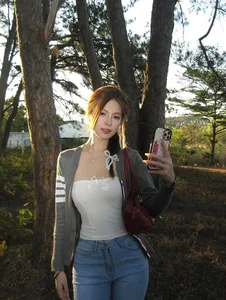 Saigon Hot Girl Thuy Han: The National Treasure Beauty and Girlfriend of Footballer Le Minh Binh - image 7
