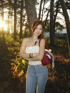 Saigon Hot Girl Thuy Han: The National Treasure Beauty and Girlfriend of Footballer Le Minh Binh - image 4