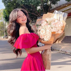 Saigon Hot Girl Thuy Han: The National Treasure Beauty and Girlfriend of Footballer Le Minh Binh - image 9