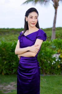Royal Descent Vietnamese Miss Queen Enjoys Luxury Shopping Spree Escorted in Europe - image 0