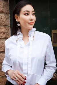 Royal Descent Vietnamese Miss Queen Enjoys Luxury Shopping Spree Escorted in Europe - image 5