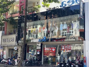 The Changing Landscape of Ho Chi Minh City's Famous Fashion Streets - image 2