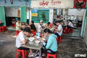 Authentic Nam Dinh Pho in Saigon: 60 Years of Tradition - image 5