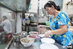 Authentic Nam Dinh Pho in Saigon: 60 Years of Tradition - image 8