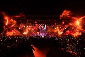 Unstoppable Energy: The 'Beautiful Sisters' Dazzle in Explosive Concert Performance - image 3