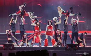 Unstoppable Energy: The 'Beautiful Sisters' Dazzle in Explosive Concert Performance - image 7