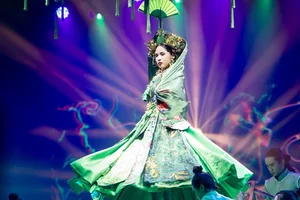 Unstoppable Energy: The 'Beautiful Sisters' Dazzle in Explosive Concert Performance - image 11