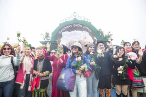 Experience the Enchanting Fansipan Rose Festival 2025 in Sapa: A Floral Masterpiece in the Heart of Vietnam - image 4