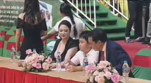 Inside the Multi-Billion VND Luxury Wardrobe of CEO Nguyen Phuong Hang - image 3