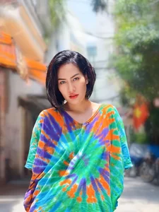Minh Cuc's Gentle Transformation in Cuoc Chien Khong Gioi Tuyen - image 2