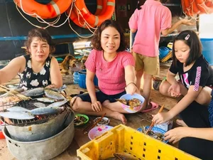 Authentic Fisherman Experience in Nam Du: Squid Catching and Net Pulling Adventures - image 4