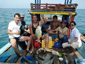 Authentic Fisherman Experience in Nam Du: Squid Catching and Net Pulling Adventures - image 3