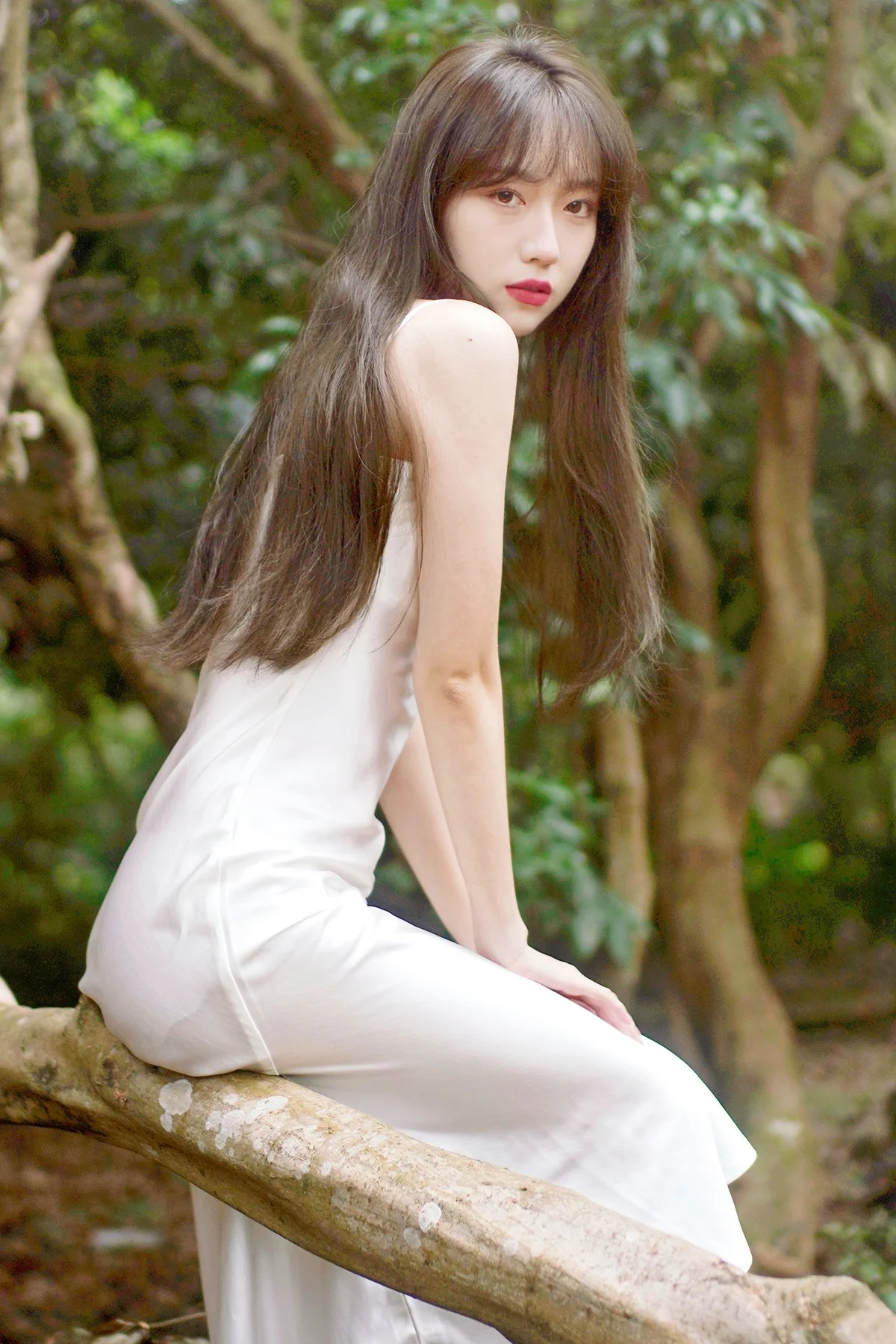 YiTuYu Art Language Vol.9935: Captivating Photo Series of Model KK