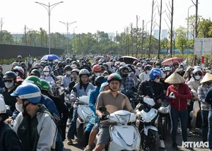 Thousands Flock to the New Vietnam Military History Museum: A Landmark of National Pride - image 3