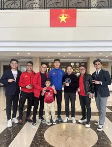 Vietnamese Celebrities Rejoice as National Football Team Triumphs Over Rivals Thailand - image 2