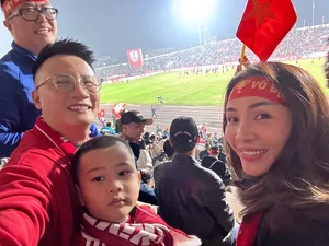 Vietnamese Celebrities Rejoice as National Football Team Triumphs Over Rivals Thailand - image 6