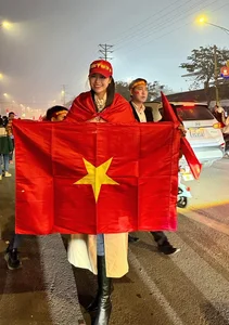 Vietnamese Celebrities Rejoice as National Football Team Triumphs Over Rivals Thailand - image 4