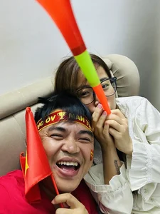 Vietnamese Celebrities Rejoice as National Football Team Triumphs Over Rivals Thailand - image 1