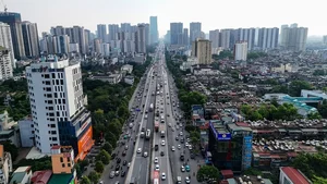 Gridlock Alert: Hanoi Gateways Face Kilometer-Long Traffic Jams After Holidays - image 1