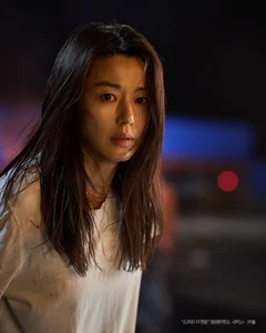 Why Colony Featuring Jun Ji Hyun and Ji Chang Wook is a Must-Watch Zombie Thriller - image 2