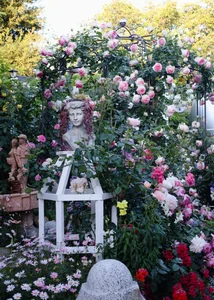 Inside the Dreamy Fairy-Tale Garden Built by a Vietnamese-Origin Couple - image 0