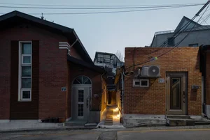 Designing a Bright 29-Square-Meter Micro Home in a Narrow Alleyway - image 7